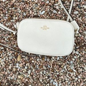 Beautiful leather shoulder purse with 2 separate compartments. Luxurious!